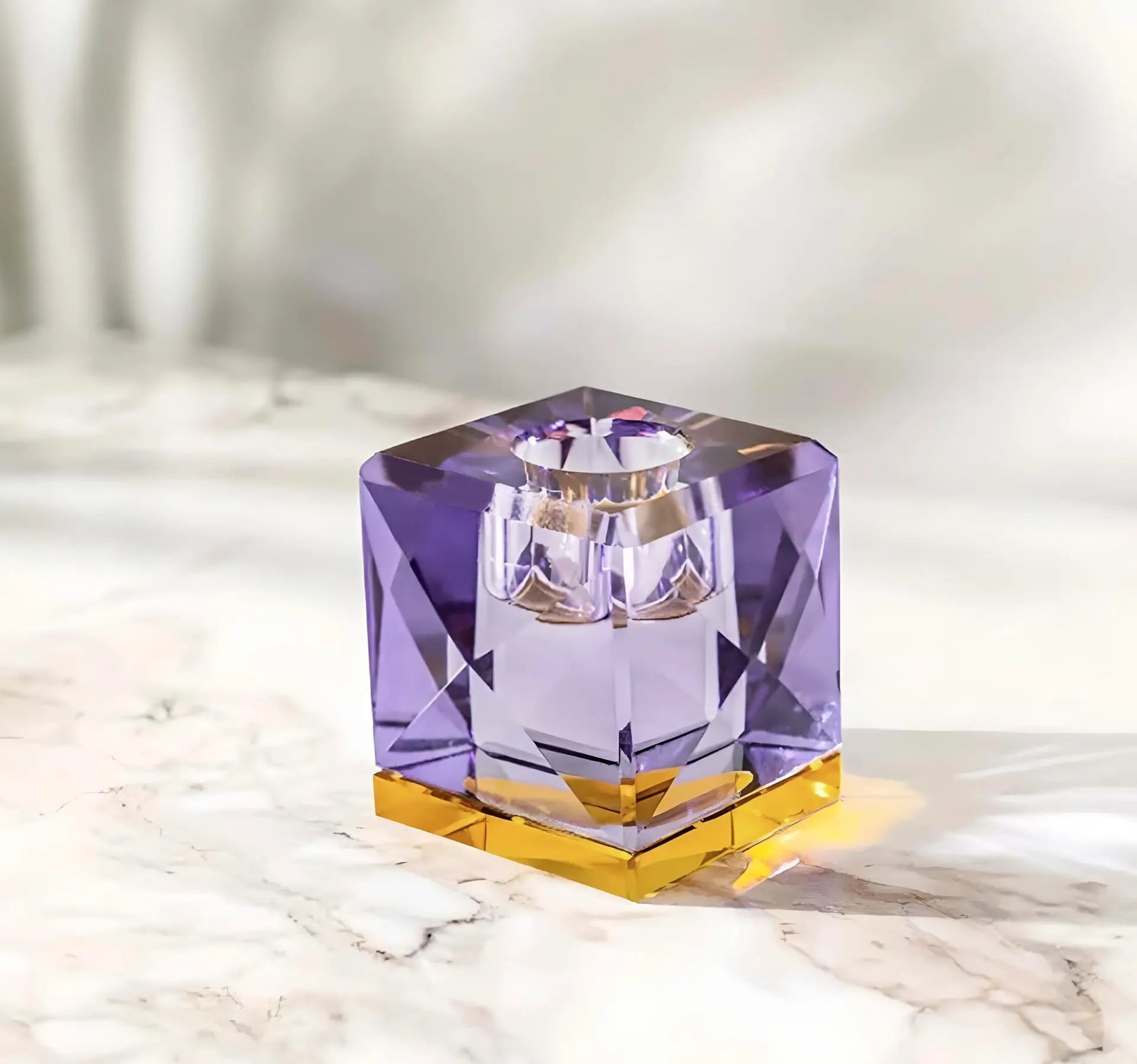 Lila/Sarı  SPARKLE Zar Formu Cam Şamdan – Modern ve Şık Dekor Seçeneği