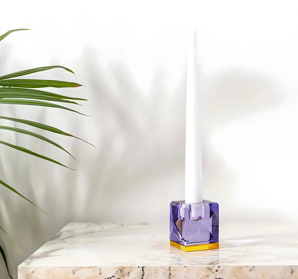 Lila/Sarı  SPARKLE Zar Formu Cam Şamdan – Modern ve Şık Dekor Seçeneği