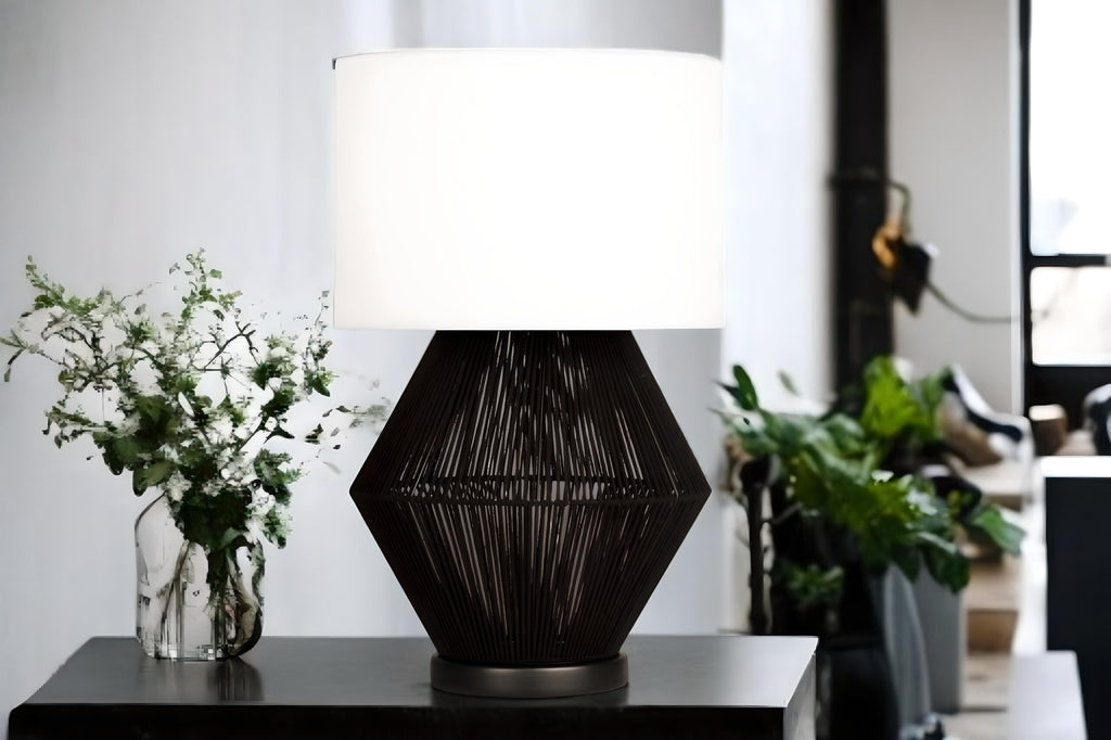 Luna Noir Abajur – Siyah Tel Gövdeli, Krem Kumaş Şapkalı (51 cm)