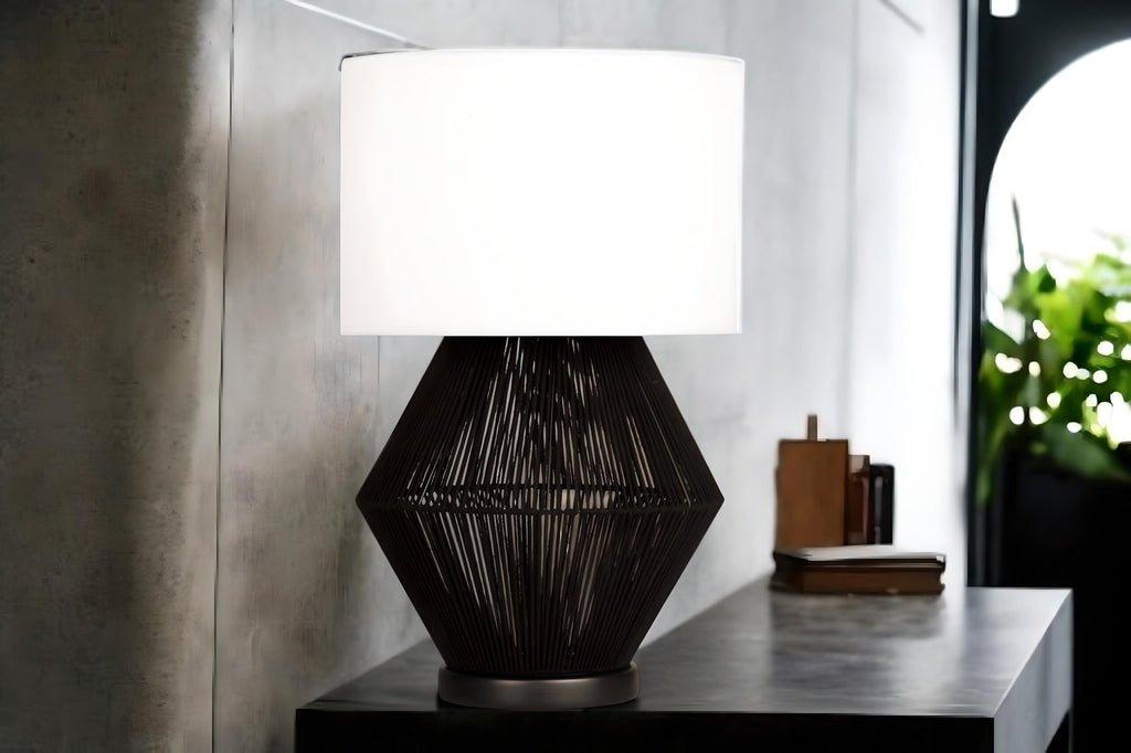 Luna Noir Abajur – Siyah Tel Gövdeli, Krem Kumaş Şapkalı (51 cm)