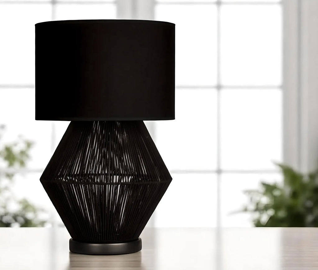 Luna Noir Abajur – Siyah Tel Gövdeli, Siyah Kumaş Şapkalı (51 cm)