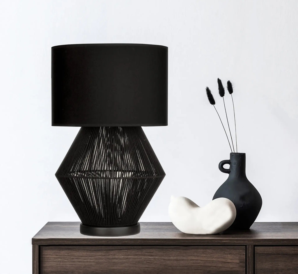 Luna Noir Abajur – Siyah Tel Gövdeli, Siyah Kumaş Şapkalı (51 cm)