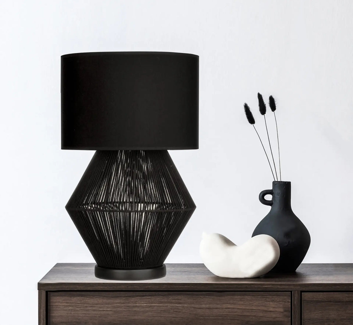 Luna Noir Abajur – Siyah Tel Gövdeli, Siyah Kumaş Şapkalı (51 cm)