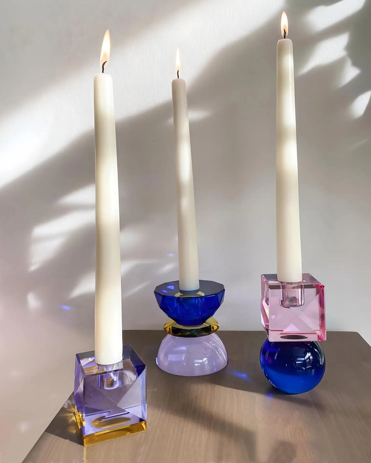 Mavi/ Sarı/ Lila SPARKLE Cam Şamdan – Modern ve Şık Dekor Seçeneği