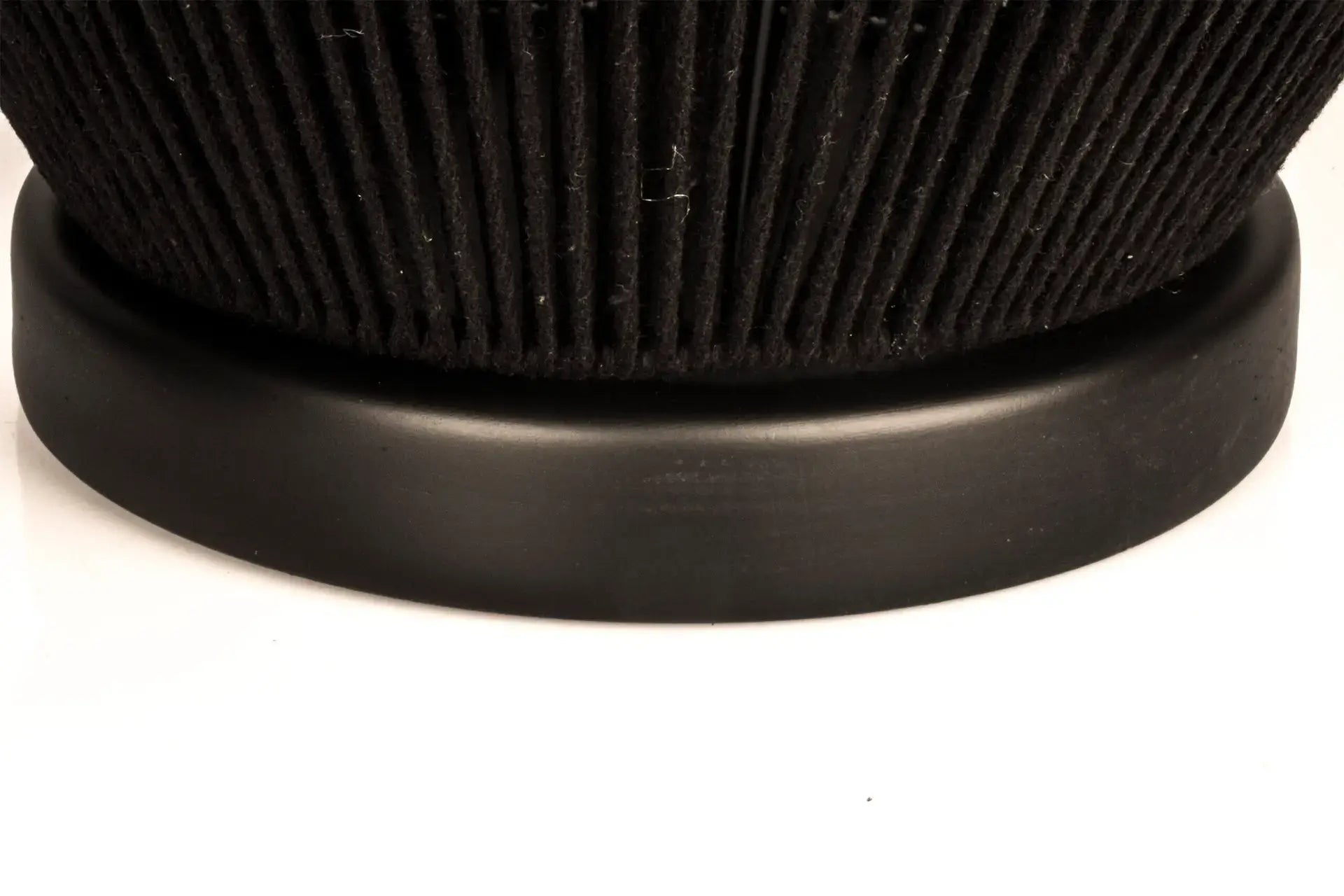 Luna Noir Abajur – Siyah Tel Gövdeli, Krem Kumaş Şapkalı (51 cm)