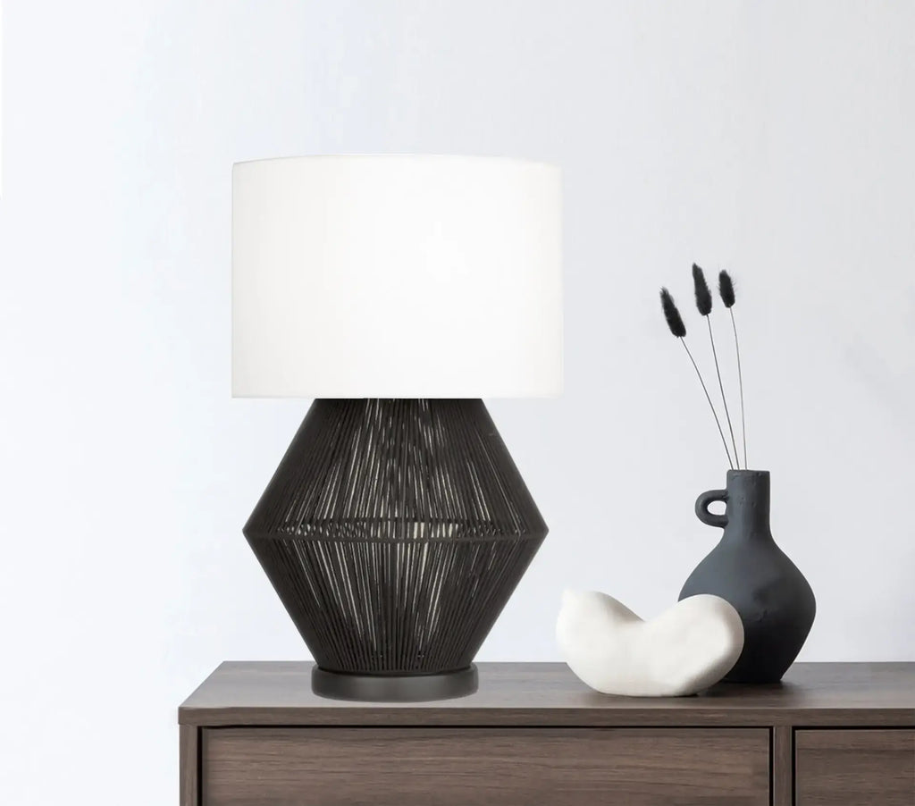 Luna Noir Abajur – Siyah Tel Gövdeli, Krem Kumaş Şapkalı (51 cm)